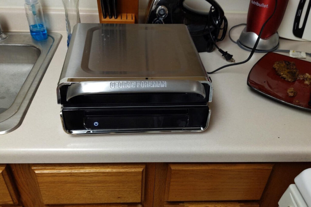 George Foreman Digital Smart Grill - Advanced grilling technology with user-friendly digital controls, perfect for healthy cooking and meal prep.