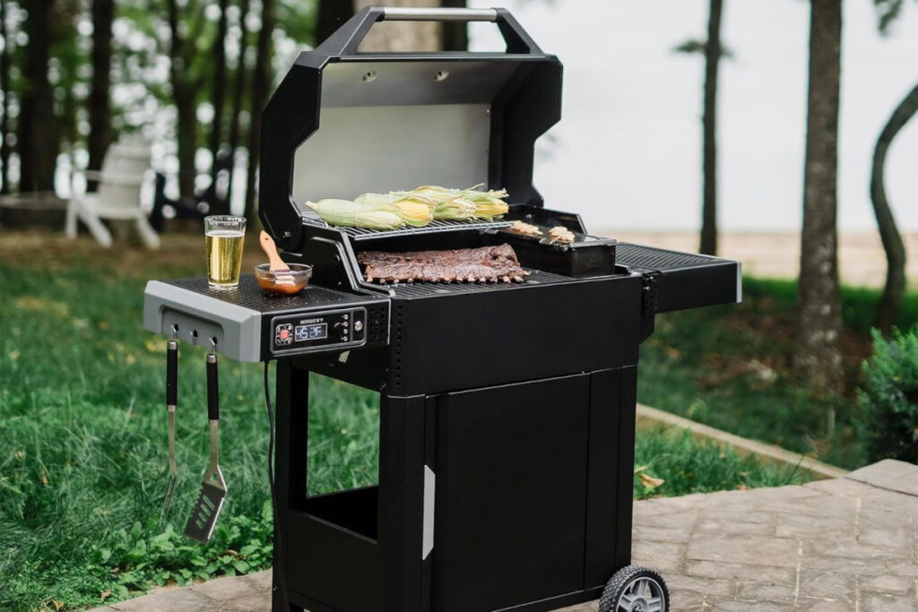 Masterbuilt AutoIgnite 545 Grill and Smoker – Premium outdoor cooking appliance showcasing advanced features for effortless grilling and smoking, perfect for backyard barbecues.