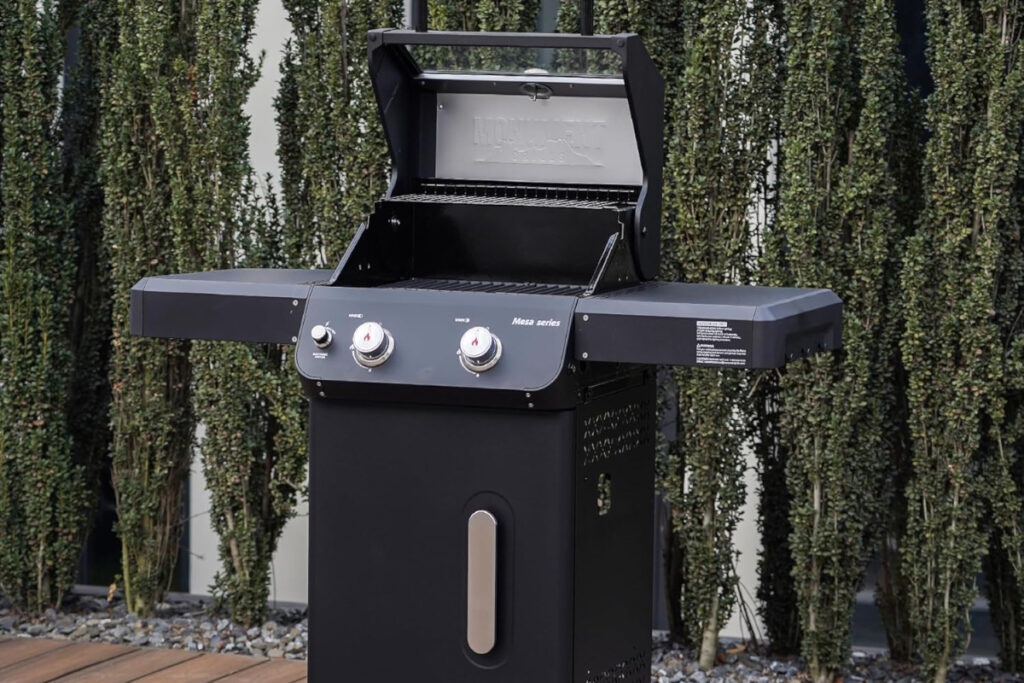 Monument Grills Mesa220 Gas Grill - High-performance outdoor cooking appliance showcasing sleek design and powerful grilling capabilities, perfect for backyard barbecues and outdoor gatherings.