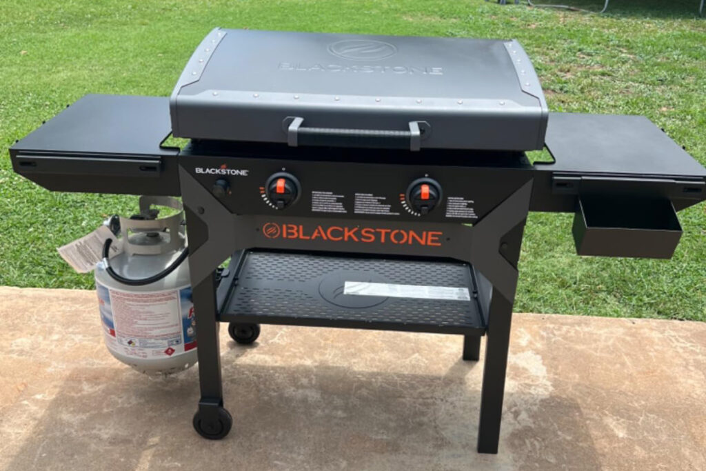 Blackstone 2311 28-Inch Griddle: Durable and versatile outdoor cooking appliance for grilling and frying delicious meals